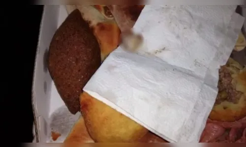 Adolescente encontra dedo humano em salgado pedido por delivery