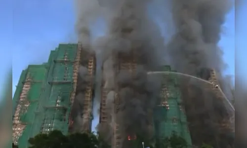 Incêndio em prédios de Hong Kong deixa pelo menos quatro mortos