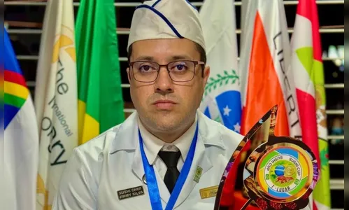 Chef de cozinha premiado do PR morre após colisão frontal com caminhão