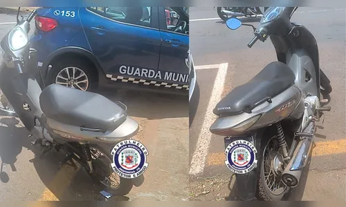 Moto furtada é encontrada abandonada em frente a comércio em Arapongas