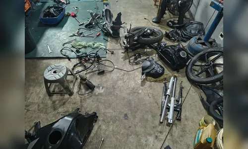 PM prende trio por furto de moto e tráfico em oficina de Arapongas