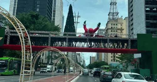 O Papai Noel caiu com os ventos