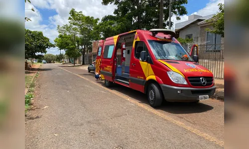Idoso fica ferido após sofrer queda de moto ao desviar de cachorro