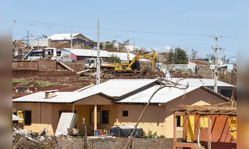 Um mês após tornado, Rio Bonito do Iguaçu (PR) tem ainda 500 desalojados