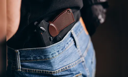 Homofobia: homem ameaça mulheres com suposta arma em bar de Apucarana