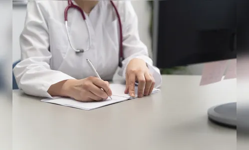 Criança de 2 anos tem overdose e morre após erro de vírgula em receita