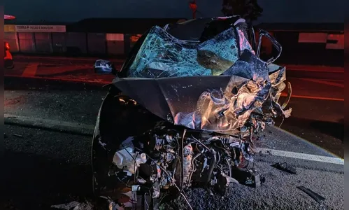 Acidente entre carro e ônibus deixa um morto e sete feridos no PR