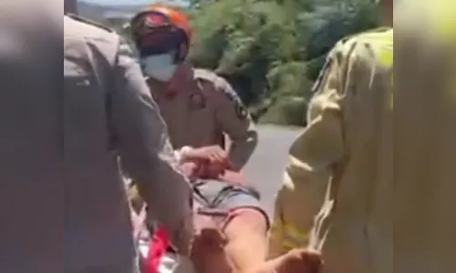 Dupla cai de moto na PR-444 e piloto vai preso por embriaguez