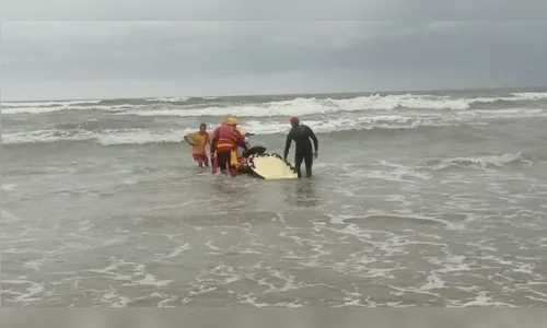Jovem desaparece após ser arrastado pelo mar e se afogar em SC
