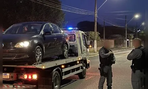 Carro é apreendido após motorista dirigir em zigue-zague em Ivaiporã