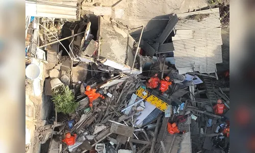 Casarão desaba no Rio de Janeiro e deixa vários feridos