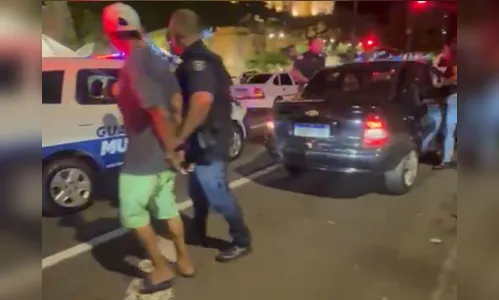 GCM recupera carro furtado e prende três no centro de Apucarana