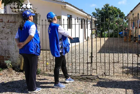 Os profissionais contratados irão atuar em jornada de 40 horas semanais