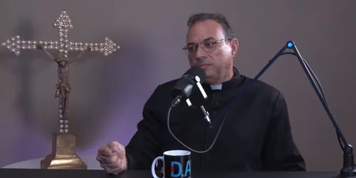 Padre exorcista da Diocese de Apucarana relata desafios do "combate espiritual"