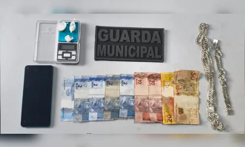 Polícia flagra “disk-drogas” após abordagem na zona leste de Arapongas