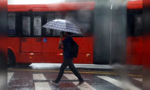Nova frente fria traz chuva ao Paraná no fim de semana