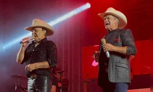 Gino & Geno e abertura do rodeio levantam o público na Expovale