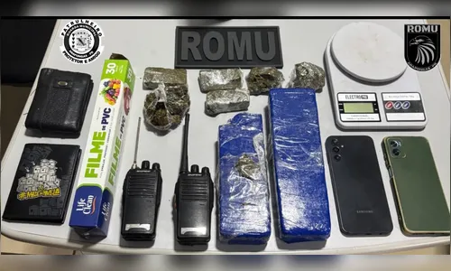 Dupla é detida e 1 kg de maconha é apreendido pela Romu em Arapongas