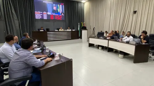 Sessão ordinária da Câmara de Apucarana na noite de segunda-feira (8)