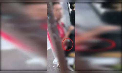Tarado se masturba em ponto de ônibus e mulher grava flagrante no DF