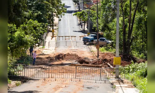 Trecho da Rua Rio dos Patos começa a ser recuperado