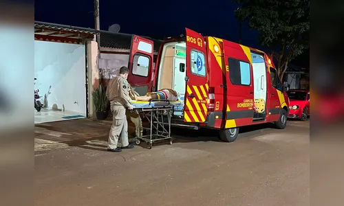 Mulher fica ferida após queda de motocicleta elétrica em Apucarana