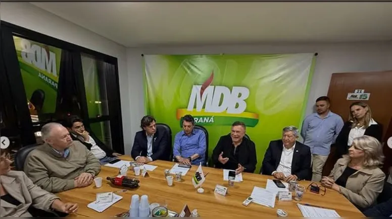 A reunião contou com a presença de vários políticos e lideranças regionais