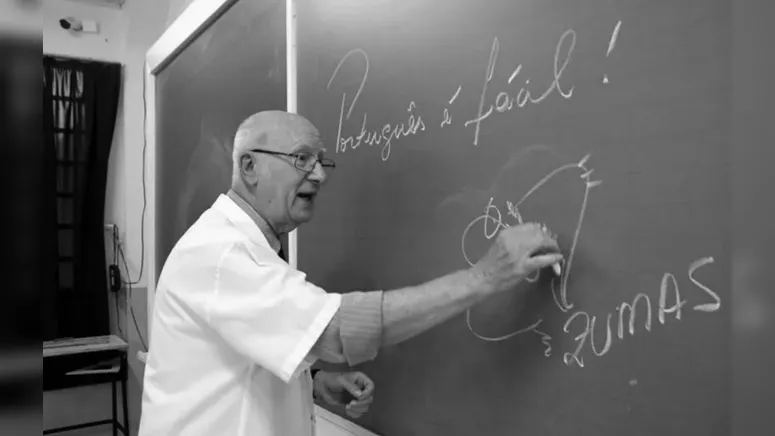 Professor Pedro Zumas em sala de aula