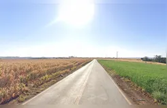 Ao localizar o veículo, os policiais tentaram realizar a abordagem, mas o condutor desobedeceu à ordem de parada e fugiu