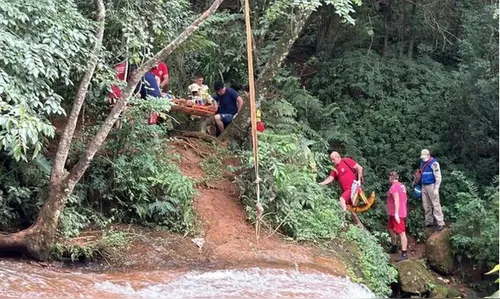 Adolescente é internada em estado grave após afogamento em cachoeira