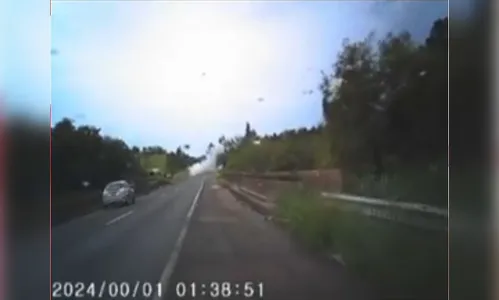 Câmera flagra explosão de carro-forte no interior de São Paulo