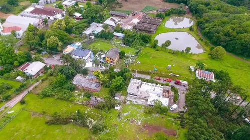 A prefeitura divulgou uma imagem da destruição da cidade