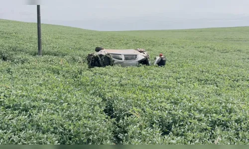 Motorista de 33 anos morre após carro capotar na PR-082