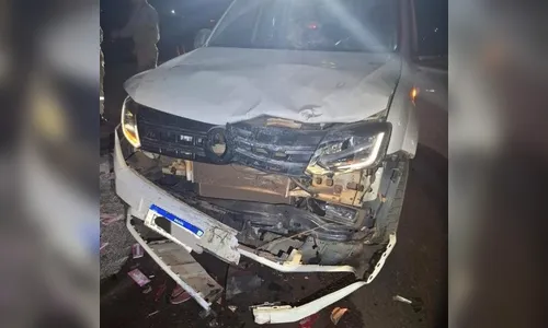 Colisão frontal entre moto e caminhonete deixa homem ferido na PR-364