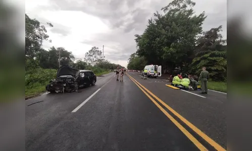 Colisão frontal deixa um morto e dois feridos graves em Paranaguá