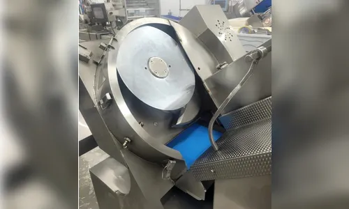 Mulher tem quatro dedos amputados em acidente com máquina de supermercado no PR