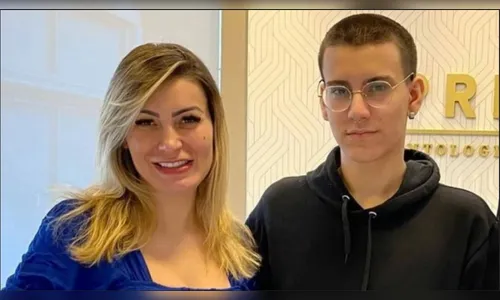 Andressa Urach anuncia gravação de conteúdo adulto com o filho Arthur