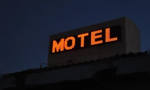 Client tenta fugir de motel sem pagar a prostituta e vai preso pela PM