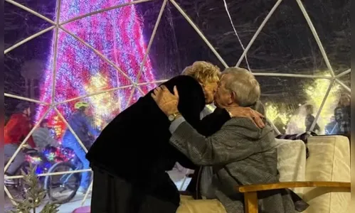 Idosos ficam noivos após serem vizinhos durante 40 anos; assista o momento