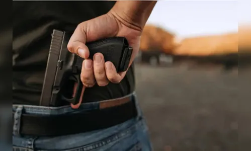 Carro é alvejado após confusão em casa de shows em Apucarana