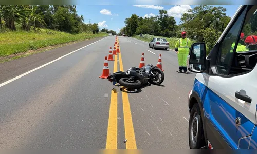 Motociclista morre após bater na traseira de caminhão na PR-092