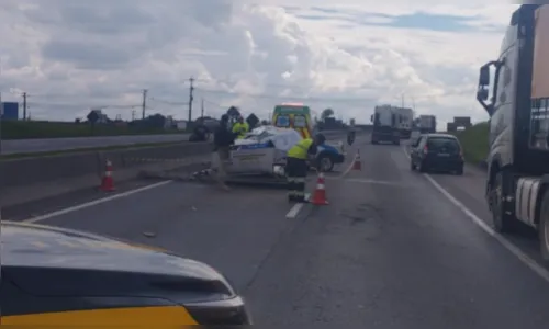 Capotamento na BR-116 deixa um morto e um ferido no Paraná