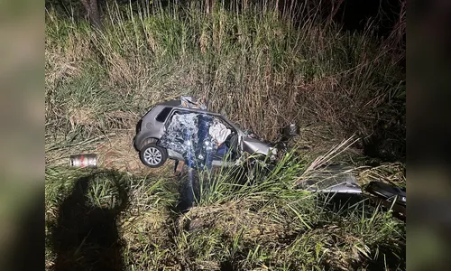 Cinco pessoas morrem após acidente entre carro e caminhão em Arapongas