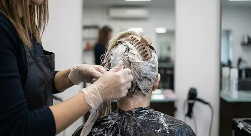 Cliente agrediu cabeleireira enquanto aguardava produto agir no cabelo (imagem ilustrativa)