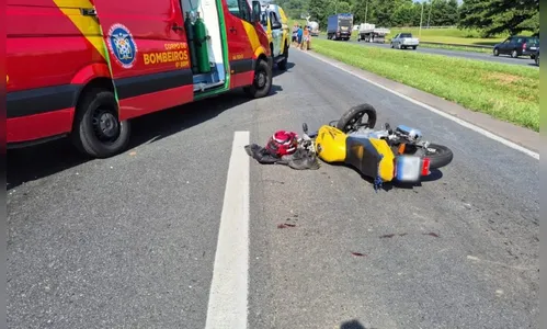 Motociclista é socorrido de helicóptero em estado grave após acidente no PR
