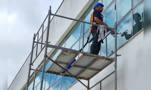 Setor de serviços do Paraná cresceu 2,5% de janeiro a novembro de 2025, aponta IBGE