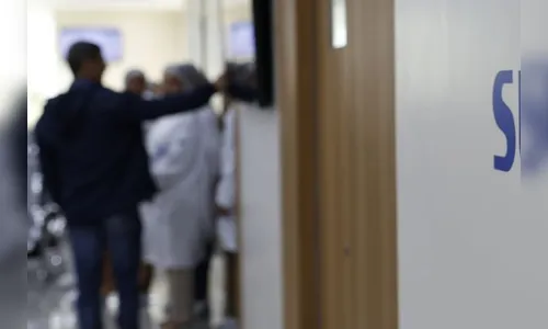 Vídeo de sexo pesado é exibido para pacientes em recepção de hospital