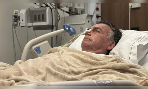 Carlos Bolsonaro cita de doenças do pai em defesa de prisão domiciliar