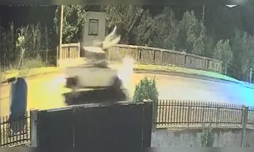 Ciclista é atropelado, cai em caçamba e acorda na garagem do motorista no PR