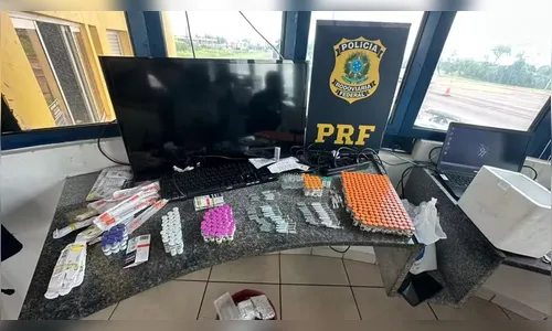 Casal é preso com 437 frascos de emagrecedores presos ao corpo no PR